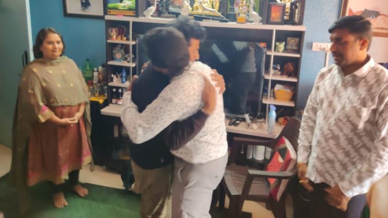 ಪತ್ನಿ ಗೀತಾ ಸಹಿತ ಲೀಲಾವತಿ ಮನೆಗೆ ಭೇಟಿ ನೀಡಿ ಆರೋಗ್ಯ ವಿಚಾರಿಸಿದ ಶಿವರಾಜ್ ಕುಮಾರ್ bengaluru 2