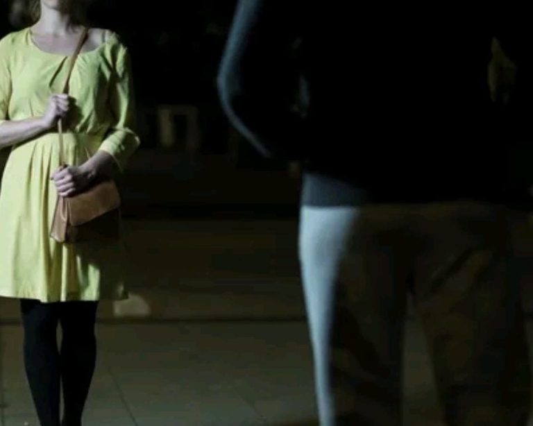 ಬೆಂಗಳೂರು ಡಿಸಿಪಿ ಕಚೇರಿ ಎದುರೇ ಬಟ್ಟೆ ಎಳೆದಾಡಿ ಯುವತಿಗೆ ಕಿರುಕುಳ bengaluru 3