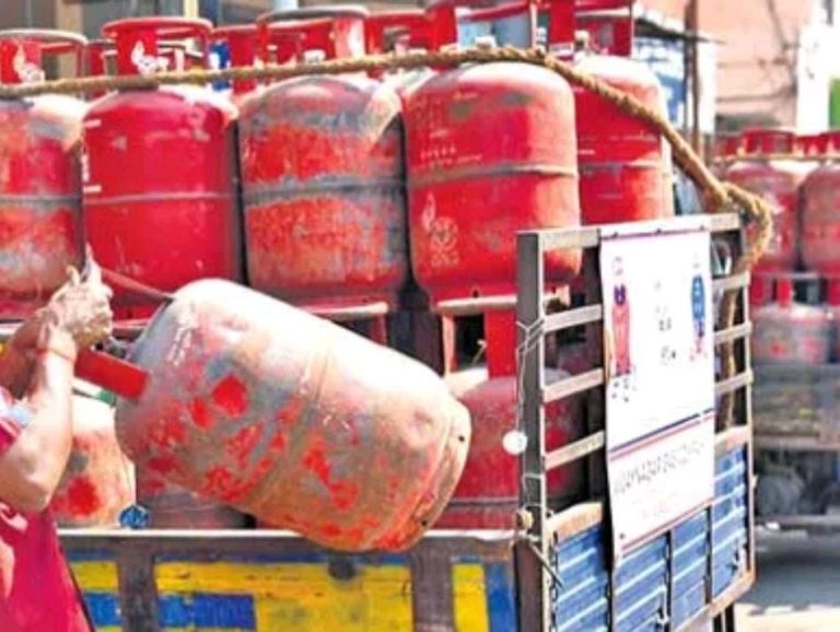 ಸಿಲಿಂಡರ್ ಬೆಲೆಯಲ್ಲಿ ಭಾರೀ ಏರಿಕೆ: ಇಲ್ಲಿದೆ ನೋಡಿ ಹೊಸ ದರ… cylinder