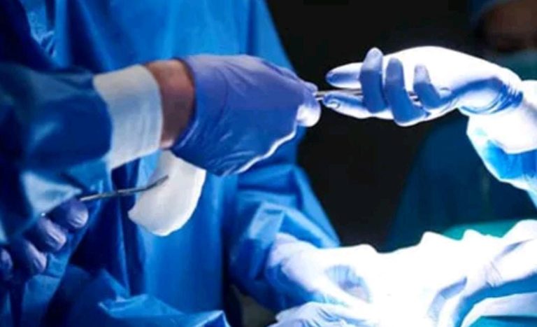 ದೆಹಲಿಯಲ್ಲಿ ನಕಲಿ ವೈದ್ಯರ ತಂಡ: ಪ್ರಾಣ ಕಳೆದುಕೊಂಡ ರೋಗಿಗಳು hospital