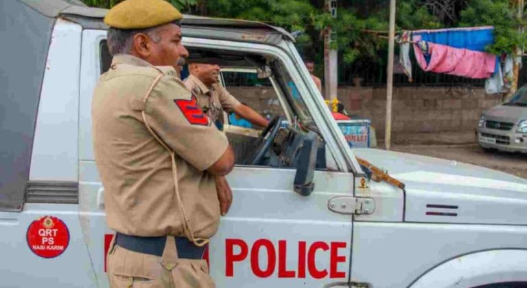 ಸಹಪಾಠಿ ಹುಡುಗಿ ಜೊತೆ ಮಾತಾಡಿದ್ದಕ್ಕೆ ಕ್ರೂರ ಶಿಕ್ಷೆ police