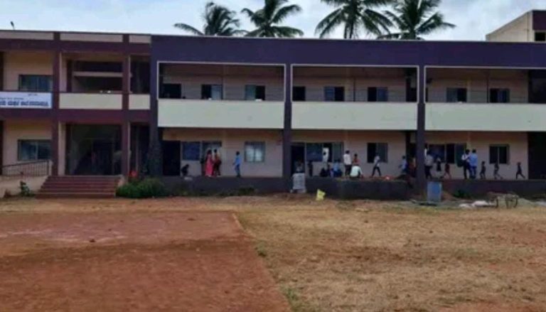 ಹಳೆ ವಿದ್ಯಾರ್ಥಿಗಳಿಂದ ಶಾಲೆಯ ದುರಸ್ತಿ school