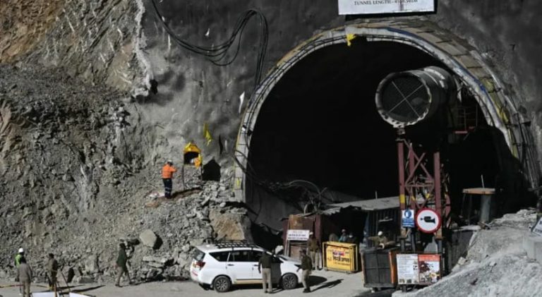 ತಡೆಗೋಡೆಯಾಗಿ ಮತ್ತೆ ಕಬ್ಬಿಣದ ಪದರಗಳು: ರಕ್ಷಣಾ ಕಾರ್ಯಾಚರಣೆ ತೀವ್ರ ಸಂಕಷ್ಟದಲ್ಲಿ uttharakhanda