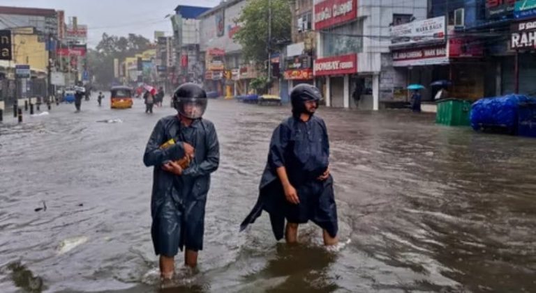 ಮಿಚಾಂಗ್ ಚಂಡಮಾರುತದ ತೀವ್ರತೆ ಕಡಿಮೆ: ಮಳೆ ನಿಂತರೂ ಮುಂದುವರಿದ ಸಂಕಷ್ಟ chennai