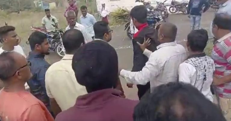 ಕನ್ನಡ ಧ್ವಜ ಅಳವಡಿಸಿದ್ದಕ್ಕೆ ಯುವಕರಿಗೆ ಥಳಿಸಿದ ಮರಾಠ ಪುಂಡರು chikkodi