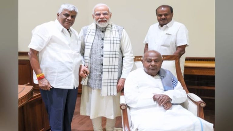 ಬಿಜೆಪಿ ಜೆಡಿಎಸ್ ಮೈತ್ರಿ ಬಳಿಕ ಪ್ರಧಾನಿ ಅವರನ್ನು ಬೇಟಿ ಮಾಡಿದ ಹೆಚ್.ಡಿ. ದೇವೇಗೌಡ ಕುಟುಂಬ dehali