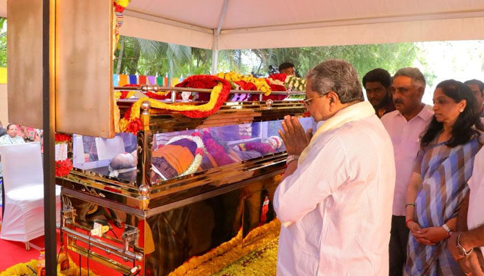 ಬಹುಭಾಷಾ ಕಲಾವಿದೆಯಾದ ಲೀಲಾವತಿಯವರಿಗೆ ಕಲಾವಿದರಿಗೆ ಸಿಗಬೇಕಾದ ಅತ್ಯುನ್ನತ ರಾಷ್ಟ್ರ ಪ್ರಶಸ್ತಿ ಸಿಗಬೇಕಾಗಿತ್ತು: ಸಿಎಂ ಸಿದ್ದರಾಮಯ್ಯ leelavathi