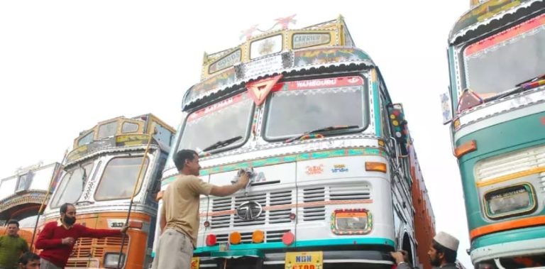 ಅಕ್ಟೋಬರ್ 1, 2025 ರಿಂದ ಟ್ರಕ್ ಗಳ ಚಾಲಕ ಕ್ಯಾಬಿನ್ ನಲ್ಲಿ AC ಕಡ್ಡಾಯ: ಕೇಂದ್ರ ಸರ್ಕಾರ lorry