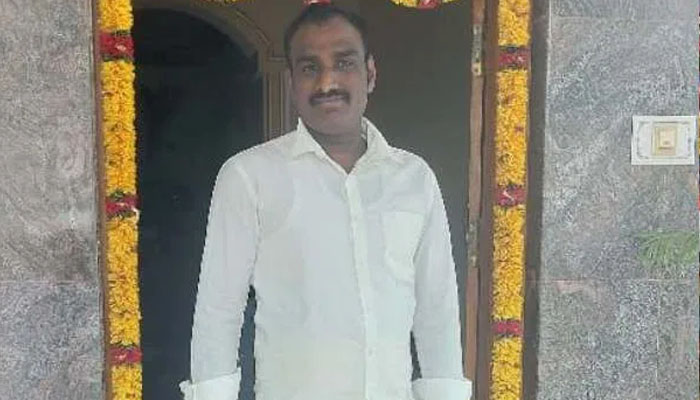 ಪ್ರಿಯಕರನ ಮೇಲೆ ಪೆಟ್ರೋಲ್ ಸುರಿದು ಬೆಂಕಿ ಹಚ್ಚಿದ ಪ್ರಿಯತಮೆ: ಚಿಕಿತ್ಸೆ ಫಲಿಸದೆ ಕಾನ್ ಸ್ಟೇಬಲ್ ಸಾವು sanjay