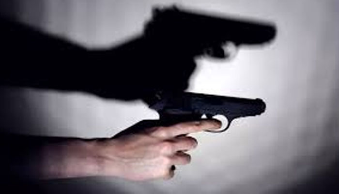 ರೌಡಿಶೀಟರ್ ನನ್ನು ಬಂಧಿಸಲು ಹೋದ ಪೊಲೀಸರ ಮೇಲೆ ಕುಟುಂಬಸ್ಥರಿಂದ ಗುಂಡಿನ ದಾಳಿ: ಪೊಲೀಸ್ ಪೇದೆ ಸಾವು shoot