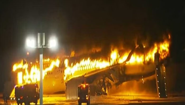 ವಿಮಾನ ನಿಲ್ದಾಣದ ರನ್ ವೇಯಲ್ಲಿ ದುರಂತ: 367 ಜನರಿದ್ದ ವಿಮಾನ ಬೆಂಕಿಗೆ ಆಹುತಿ japan