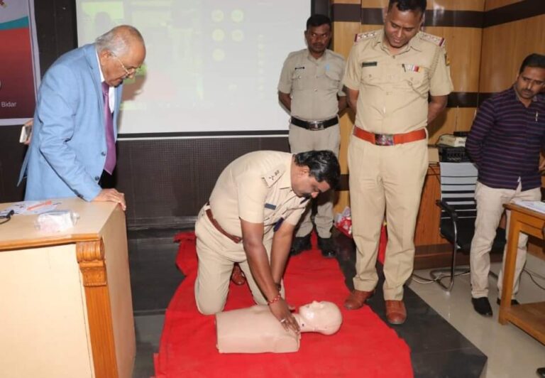  ಬೀದರ್: ತುರ್ತು ಸಂದರ್ಭದಲ್ಲಿ ಪ್ರಾಣ ರಕ್ಷಣೆ ಮಾಡುವ ಕುರಿತು ತರಬೇತಿ ಶಿಬಿರ bidar