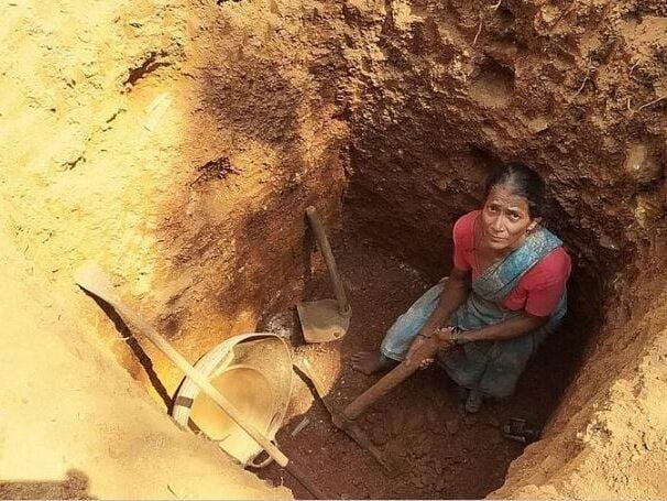 ಅಂಗನವಾಡಿ ಮಕ್ಕಳ ದಾಹ ನೀಗಿಸಲು ಅಜ್ಜಿ ತೋಡಿತ್ತಿದ್ದ ಬಾವಿಯನ್ನು ಮುಚ್ಚಿಸಿದ ಅಧಿಕಾರಿಗಳು gowri