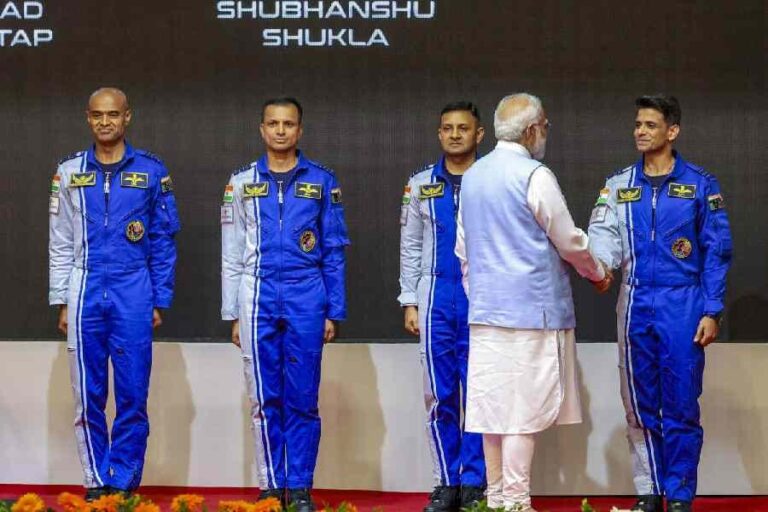 ಬಾಹ್ಯಾಕಾಶ ಮಿಷನ್ ಗೆ ಆಯ್ಕೆಯಾಗಿರುವ ಗಗನಯಾತ್ರಿಗಳ ಹೆಸರನ್ನು ಘೋಷಣೆ ಮಾಡಿದ ಪ್ರಧಾನಿ ಮೋದಿ modhi