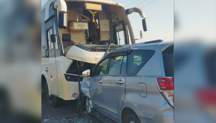 ಇನ್ನೋವಾ ಕಾರ್ ಹಾಗೂ ಖಾಸಗಿ ಬಸ್ ನಡುವೆ ಭೀಕರ ಅಪಘಾತ: ಅತ್ತೆ, ಸೊಸೆ ಸ್ಥಳದಲ್ಲೇ ಸಾವು rayachooru