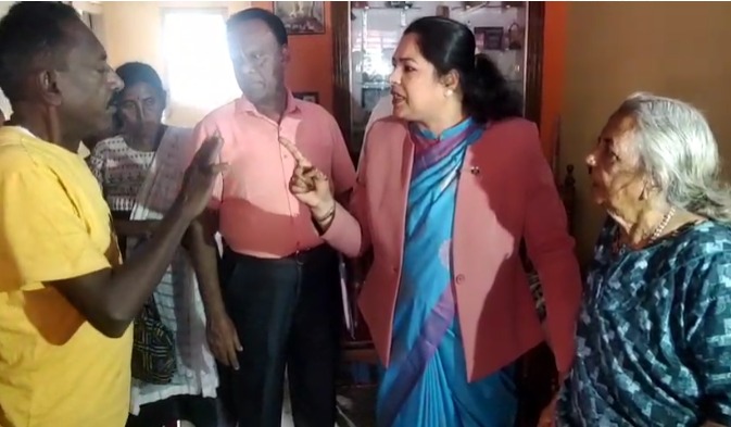 ಮಗ ಸೊಸೆಯಿಂದ ಕಿರುಕುಳಕ್ಕೊಳಗಾಗಿ ಗೃಹಬಂಧನದಲ್ಲಿದ್ದ ವೃದ್ಧೆಯ ರಕ್ಷಣೆ thumakuru