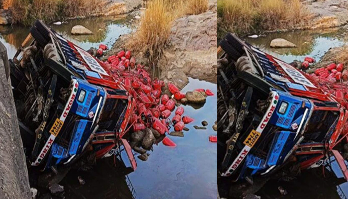 ನಿಯಂತ್ರಣ ತಪ್ಪಿ ನದಿ ಕಣಿವೆಗೆ ಉರುಳಿ ಬಿದ್ದ ಸಿಲಿಂಡರ್ ತುಂಬಿದ ಲಾರಿ yadhagiri