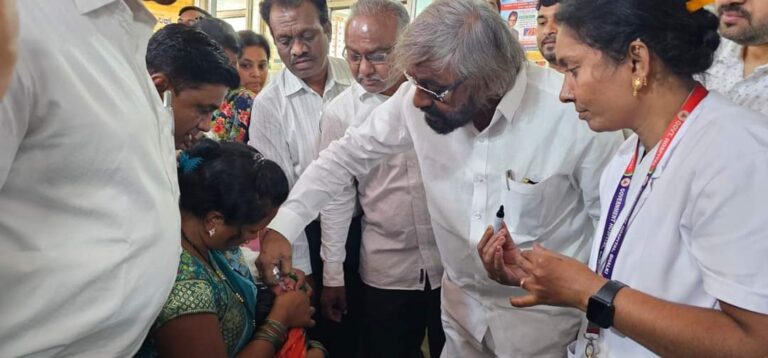 ಬೀದರ್: ಪಲ್ಸ್ ಪೋಲಿಯೋ ಲಸಿಕೆ ಕಾರ್ಯಕ್ರಮಕ್ಕೆ ಚಾಲನೆ ನೀಡಿದ ಸಚಿವ ಈಶ್ವರ ಖಂಡ್ರೆ eshwar khandre