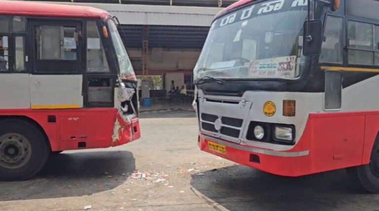 ಬಾನೆಟ್ ಮೇಲೆ ಕುಳಿತು ನಿದ್ರೆ ಮಾಡಿದ ಮಹಿಳೆಯರು: ಬಸ್ ನಿಲ್ದಾಣದಲ್ಲೇ ಎರಡು ಬಸ್ ಗಳ ನಡುವೆ ಅಪಘಾತ! korategere