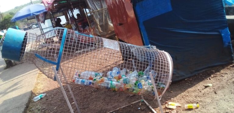 ಮುಳ್ಳೇರಿಯಾದಲ್ಲಿ ಹೀಗೊಂದು ಖಾಲಿ ಬಾಟಲಿಗಳ ಸಂಗ್ರಹ….!