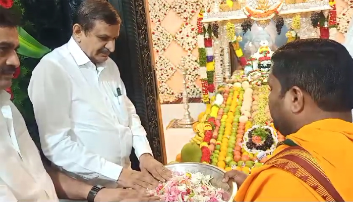 ಸಿದ್ದಗಂಗಾ ಶ್ರೀಗಳ ಗದ್ದುಗೆ ದರ್ಶನ ಪಡೆದ ಬಿಜೆಪಿ ಅಭ್ಯರ್ಥಿ ಡಾ. ಮಂಜುನಾಥ್ thumakuru 4