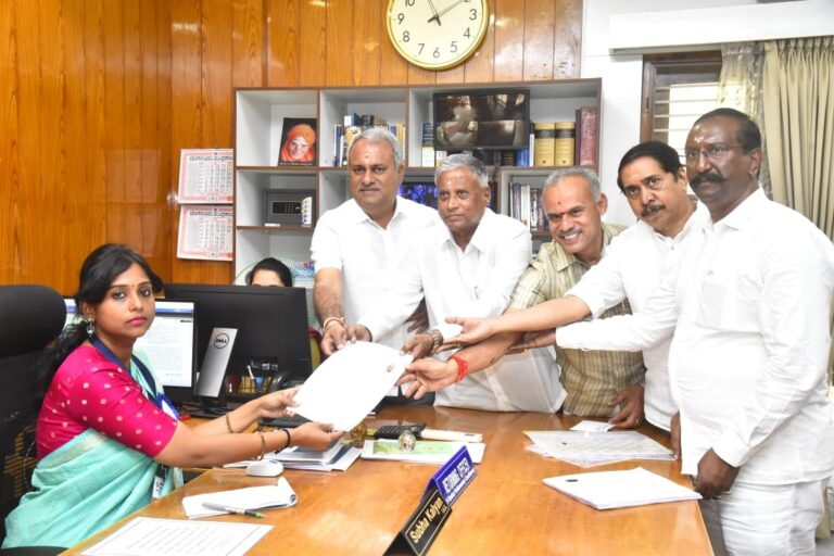 ತುಮಕೂರು ಲೋಕಸಭೆ ಕ್ಷೇತ್ರಕ್ಕೆ ಉಮೇದುವಾರಿಕೆ ಸಲ್ಲಿಸಿದ ವಿ. ಸೋಮಣ್ಣ thumakuru