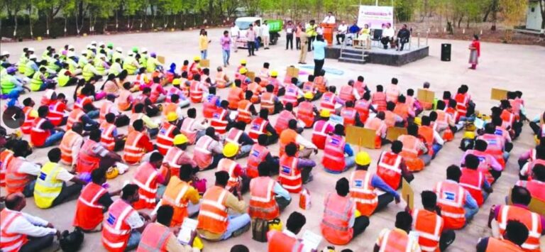 ಸಿಮೆಂಟ್ ಪ್ಯಾಕ್ಟರಿಯಲ್ಲಿ ನನ್ನ ಮತ ನನ್ನ ಹಕ್ಕು ಕಾರ್ಯಕ್ರಮದಡಿ ಕಾರ್ಮಿಕರಿಗೆ ಮತದಾನ ಜಾಗೃತಿ ಕಾರ್ಯಕ್ರಮ bagalakote