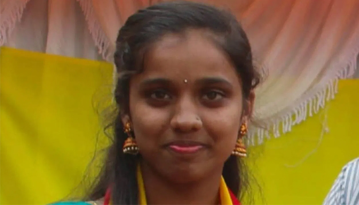 ಎಂಜಿನಿಯರಿಂಗ್ ವಿದ್ಯಾರ್ಥಿನಿ ನೇಣಿಗೆ ಶರಣು bengaluru