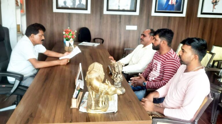 ಅಧಿಕಬಾರ ಹೊತ್ತು ಸಾಗುವ ವಾಹನಗಳ ಸಂಚಾರ ನಿಷೇಧಿಸುವಂತೆ ಮನವಿ chikkamagaluru