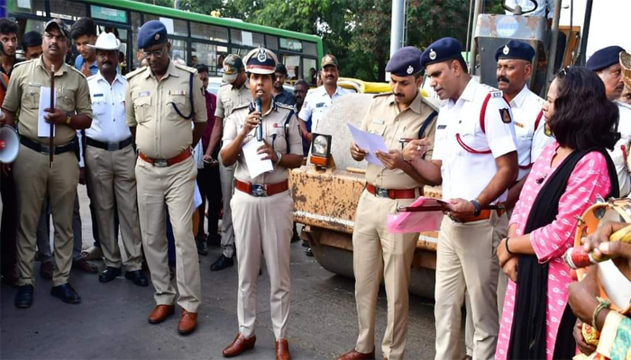 ಸಂಚಾರ ನಿಯಮ ಪಾಲನೆ ಪ್ರಜ್ಞಾವಂತ ನಾಗರಿಕರ ಮೊದಲ ಕರ್ತವ್ಯ: ಪೊಲೀಸ್ ಆಯುಕ್ತೆ ರೇಣುಕಾ ಸುಕುಮಾರ dharavada