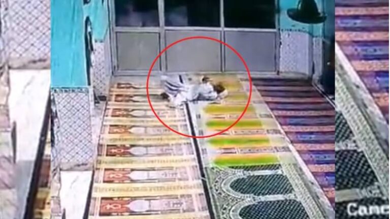 ನಮಾಜ್ ಮಾಡುತ್ತಿದ್ದಾಗ ಹೃದಯಾಘಾತ: ವೃದ್ಧ ಸಾವು gaziyabadh