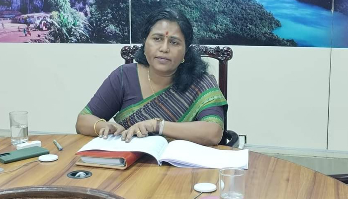 ರೈತರು ಆತ್ಮಹತ್ಯೆ ಮಾಡಿಕೊಳ್ಳಬಾರದು, ಜಿಲ್ಲಾಡಳಿತ ನಿಮ್ಮ ಸಂಪೂರ್ಣ ನೆರವಿಗಿದೆ: ಜಿಲ್ಲಾಧಿಕಾರಿ gangubai manakara