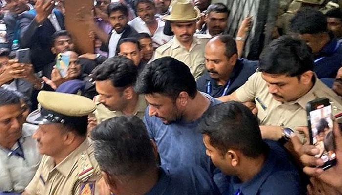 ದರ್ಶನ್ ಪತ್ನಿ ದರ್ಶನ್ ಅವರಿಗೆ ಬೇಲ್ ಕೊಡಿಸಲು ಕಸರತ್ತು: ಸಿಗುತ್ತಾ ದರ್ಶನ್ ಗೆ ಜಾಮೀನು? darshan