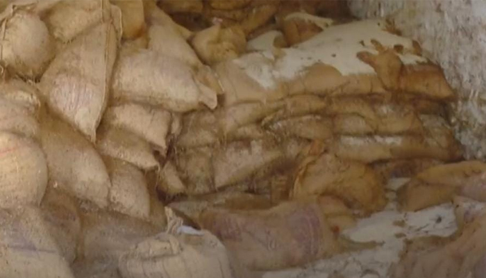 ಗೋದಾಮಿನಲ್ಲಿ ಸಂಗ್ರಹಿಸಲಾಗಿದ್ದ ಲಕ್ಷಾಂತರ ರೂ. ಮೌಲ್ಯದ ಅಕ್ಕಿ, ಗೋದಿ ಹುಳಗಳ ಪಾಲು gadaga