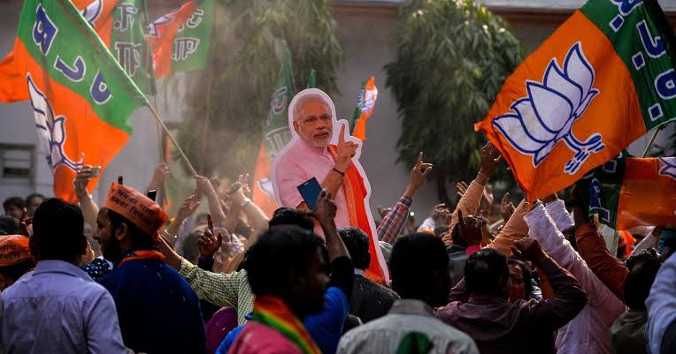 ವಿಜಯೋತ್ಸವದ ವೇಳೆ ಇಬ್ಬರಿಗೆ ಚಾಕು ಇರಿತ: ರಸ್ತೆ ಬದಿ ನಿಂತಿದ್ದವರ ಮೇಲೆ ಅಟ್ಯಾಕ್! modhi