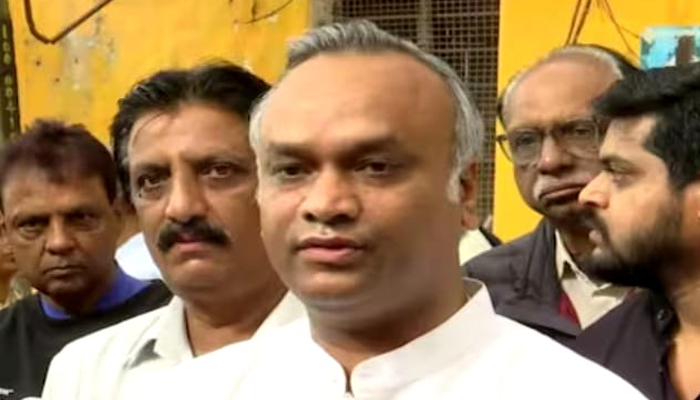 ಪೆಟ್ರೋಲ್ ದರವನ್ನು 97ರೂ. ವರೆಗೆ ತಂದವರು ಯಾರು?: ಪ್ರಿಯಾಂಕ್ ಖರ್ಗೆ ಪ್ರಶ್ನೆ preyanka karge