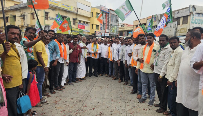 ತುಮಕೂರು ಲೋಕಸಭಾ ಕ್ಷೇತ್ರದಲ್ಲಿ ಬಿಜೆಪಿ ಕಾರ್ಯಕರ್ತರಿಂದ ಸಂಭ್ರಮಾಚರಣೆ thumakuru 4