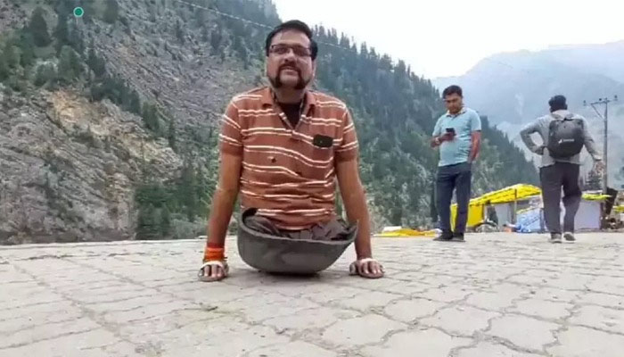 ಎರಡು ಕಾಲಿಲ್ಲದಿದ್ದರೂ ಕೈಗಳನ್ನೇ ಕಾಲಾಗಿಸಿ ಅಮರನಾಥ ಯಾತ್ರೆಗೆ ತೆರಳಿದ ಭಕ್ತ! Anand Singh