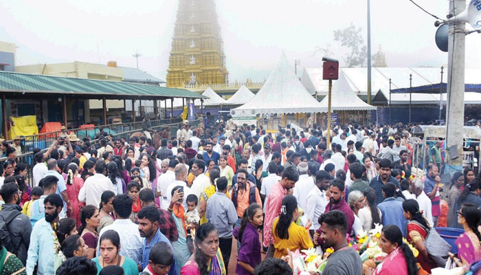 ಆಷಾಡ ಮಾಸ ಮೊದಲನೇ ಶುಕ್ರವಾರ ಚಾಮುಂಡೇಶ್ವರಿ ಬೆಟ್ಟಕ್ಕೆ ಹರಿದುಬಂದ ಜನಸಾಗರ chamundeshwara temple