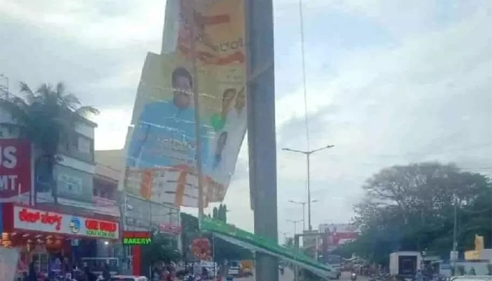 ಬಿಜೆಪಿ ಶಾಸಕನ ಹುಟ್ಟುಹಬ್ಬದ ಫ್ಲೆಕ್ಸ್ ತಲೆಗೆ ಬಿದ್ದು ಕೋಮಾಕ್ಕೆ ಜಾರಿದ ವೃದ್ಧ! flacex