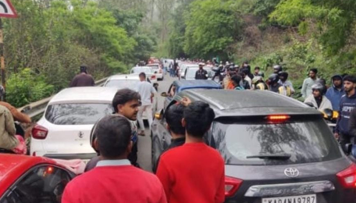 ನಂದಿಗಿರಿಧಾಮ: ಟ್ರಾಫಿಕ್ ಜಾಮ್ ನಲ್ಲಿ ಸಿಲುಕಿ ಪರದಾಡಿದ ಪ್ರವಾಸಿಗರು nandigiridhama