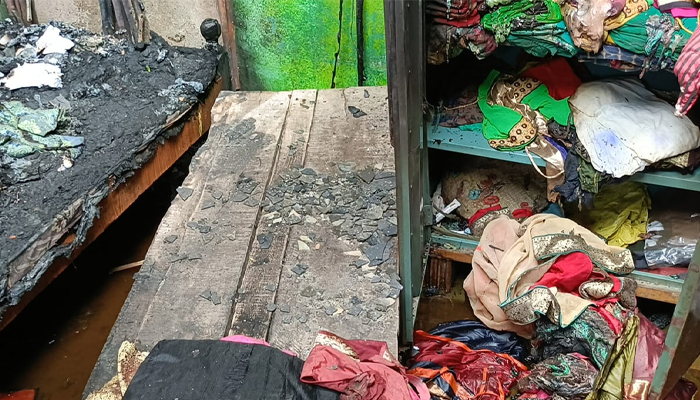 ಔರಾದ್: ವಿದ್ಯುತ್ ಶಾರ್ಟ್ ಸರ್ಕ್ಯೂಟ್: ಮನೆಯಲ್ಲಿದ್ದ ಸಾಮಗ್ರಿಗಳು ಸುಟ್ಟು ಕರಕಲು aurad