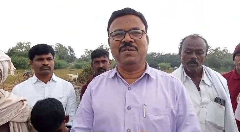 ಸುಟ್ಟು ಹೋದ ಗುಡಿಸಲು: ಸಂತ್ರಸ್ತರ ನೋವಿಗೆ ತಕ್ಷಣ ಸ್ಪಂದಿಸಿ ಮಾನವೀಯತೆ ಮೆರೆದ ತಹಶೀಲ್ದಾರ್ pavagada