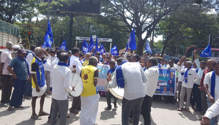 ತುಮಕೂರು | ದಲಿತ ಯುವಕರ ಕೊಲೆ ಖಂಡಿಸಿ ದಲಿತ ಸಂಘರ್ಷ ಸಮಿತಿ ಪ್ರತಿಭಟನೆ tumakuru