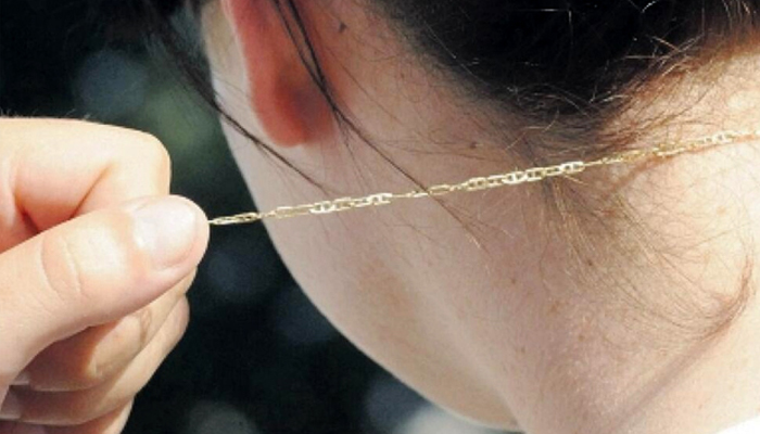 ಮಹಿಳೆಗೆ ಚಾಕು ತೋರಿಸಿ ಚಿನ್ನದ ಸರ ಕಳವು! chain theft