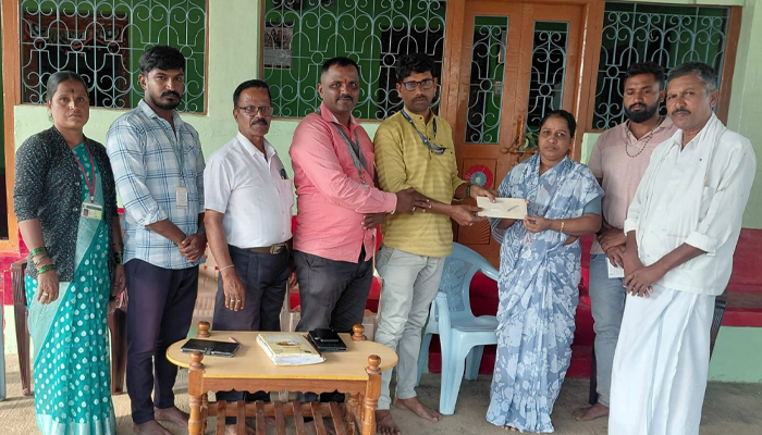 ಹುಲಿ ದಾಳಿಯಿಂದ ಮೃತಪಟ್ಟ ರಾಜಶೇಖರಪ್ಪ ಕುಟುಂಬಕ್ಕೆ ಧರ್ಮಸ್ಥಳ ಸಂಘದಿಂದ ಧನ ಸಹಾಯ dharmasthala sangha