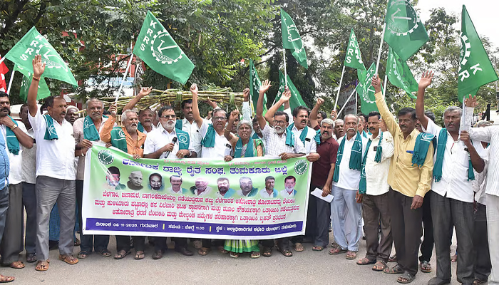 ಕಬ್ಬು ಖರೀದಿ ದರ ಹೆಚ್ಚಳಕ್ಕೆ ಆಗ್ರಹಿಸಿ ರಾಜ್ಯ ರೈತ ಸಂಘದಿಂದ ಪ್ರತಿಭಟನೆ protest