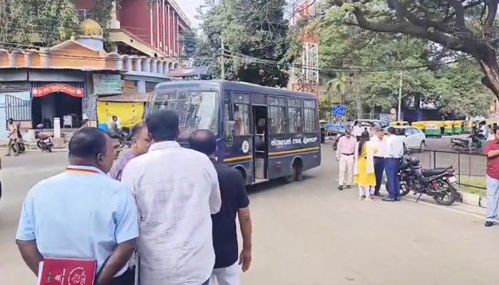 ತುಮಕೂರು ಡಿಸಿ ಕಚೇರಿಗೆ ಬಾಂಬ್ ಬೆದರಿಕೆ: ಸಂಪೂರ್ಣ ಶೋಧ, ಸಭೆಗಳು ರದ್ದು! bomb threat email