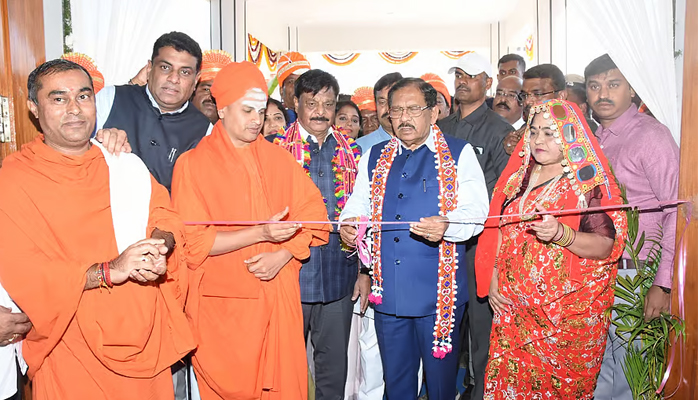 ಬಂಜಾರ ಭವನ ಉದ್ಘಾಟನೆ: ತಾಂಡಾಗಳ ಅಭಿವೃದ್ಧಿಗೆ ನೂರಾರು ಕೋಟಿ ವ್ಯಯಿಸಲಾಗಿದೆ: ಸಚಿವ ಡಾ.ಎಚ್.ಸಿ.ಮಹದೇವಪ್ಪ banjara