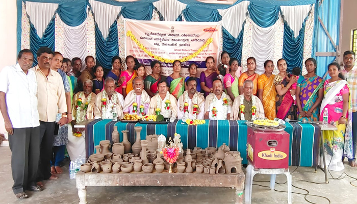 ಗ್ರಾಮೋದ್ಯೋಗ ವಿಕಾಸ್ ಯೋಜನೆಯಡಿ ಕುಂಬಾರ ಸಶಕ್ತಿಕರಣ ಅಡಿಯಲ್ಲಿ ಚಕ್ರ ಕುಂಬಾರಿಕೆ ತರಬೇತಿ gramodyoga
